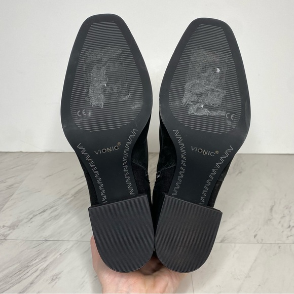 New! Vionic Tenley Black Heeled Bootie 9 - Picture 14 of 15